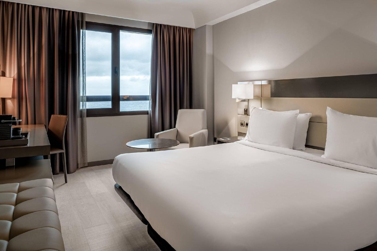 AC HOTEL IBERIA LAS PALMAS BY MARRIOTT imagine 4
