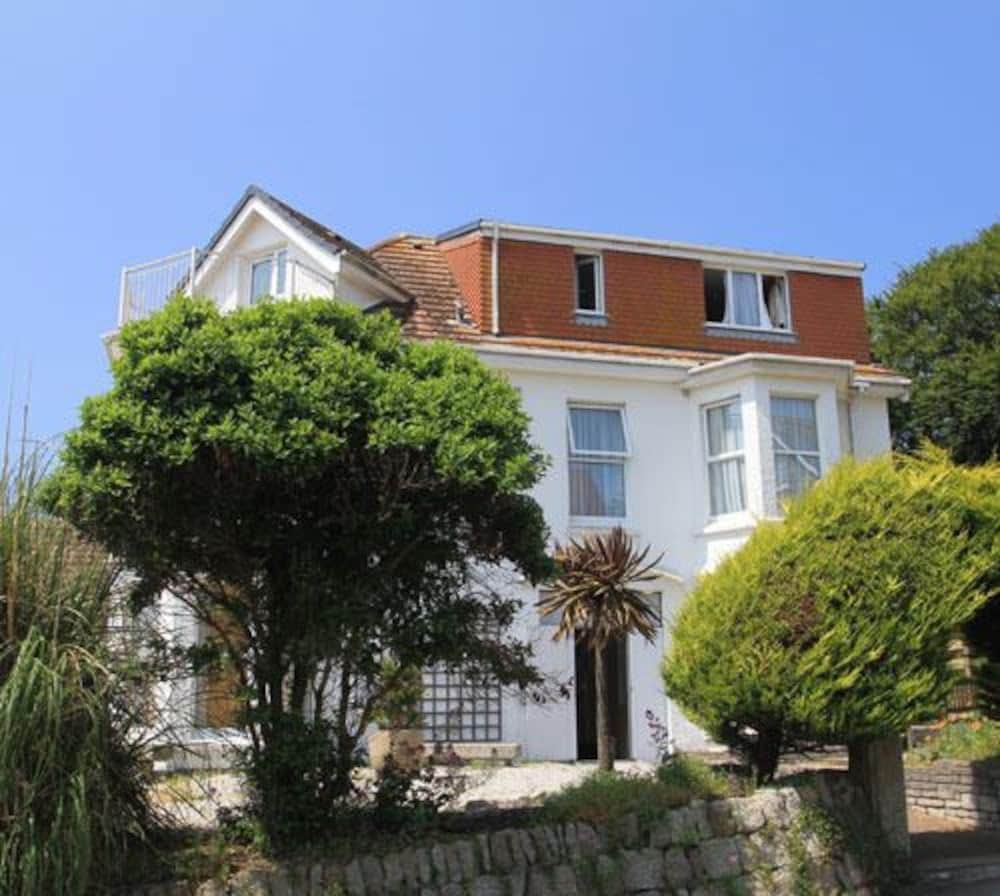 The Falmouth Beach Rooms And Apartments
