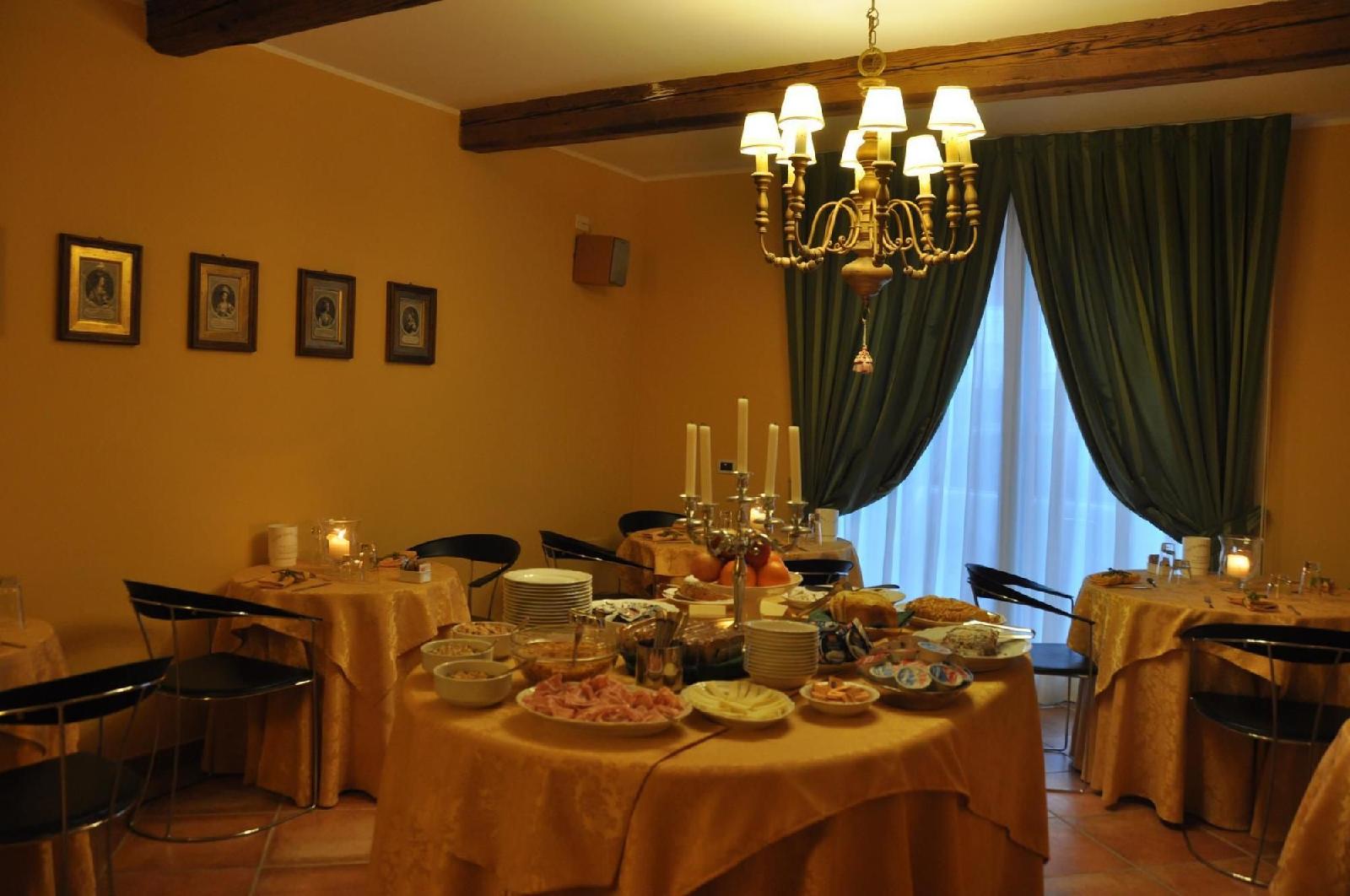 Piazza Nova Guest House