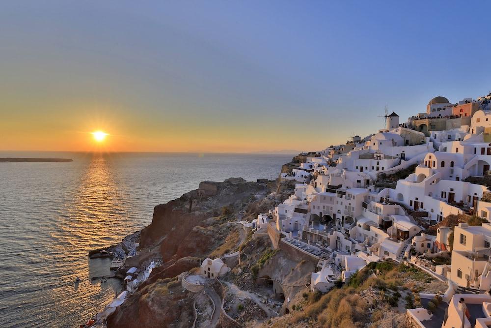 Art Maisons Oia Castle