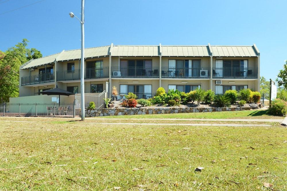 Whitsunday Waterfront Apartments