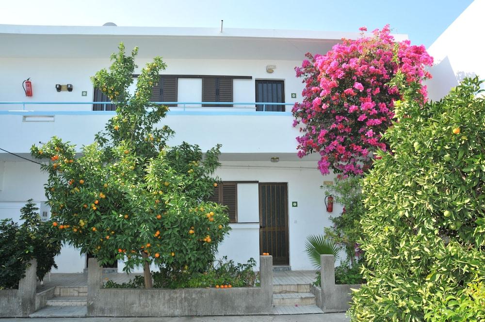 Yiannis Apartments