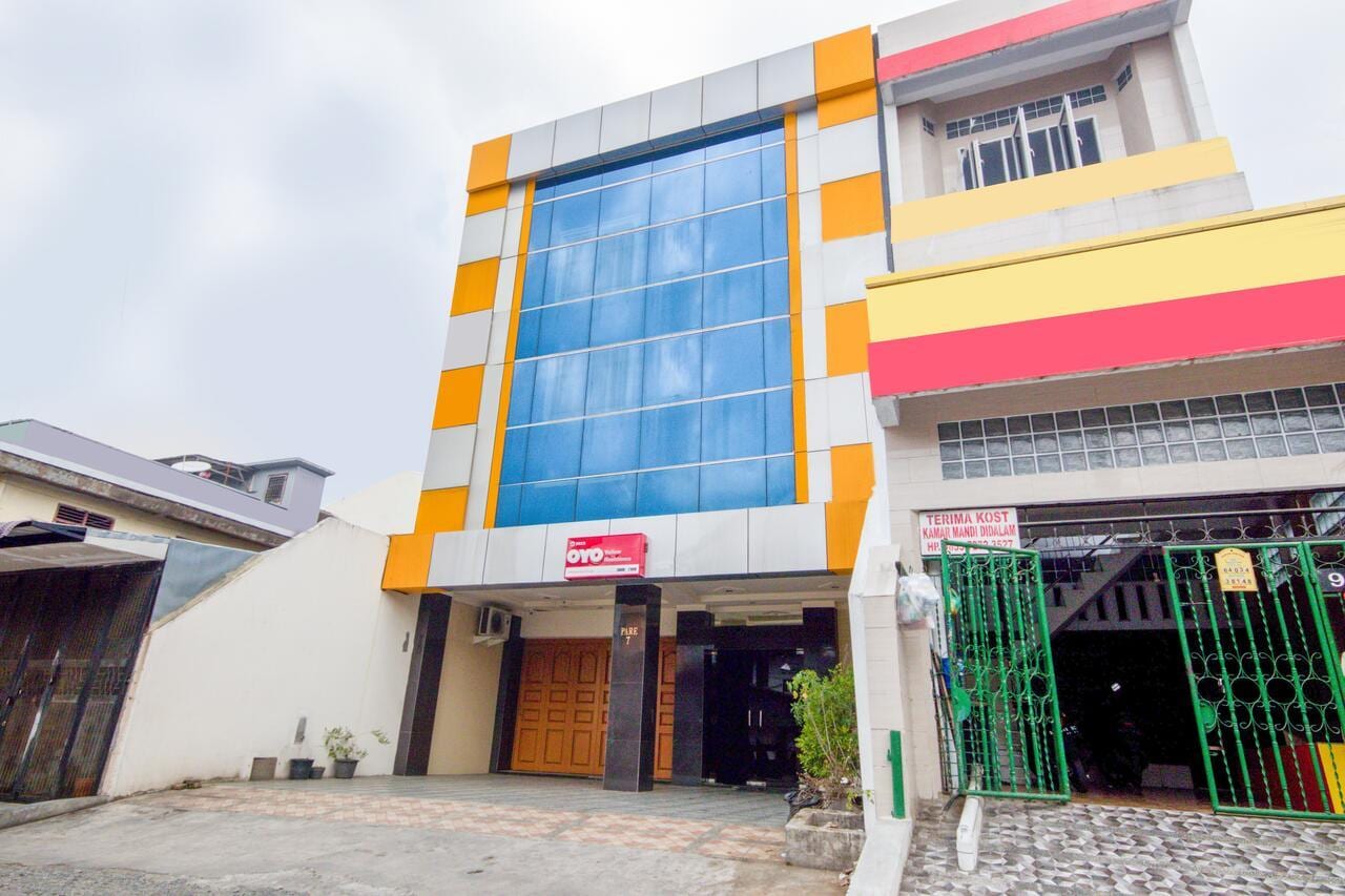 OYO 3023 Yellow Residence