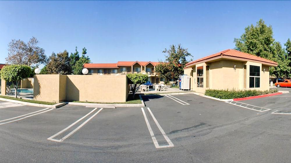 GuestHouse Inn & Suites Upland