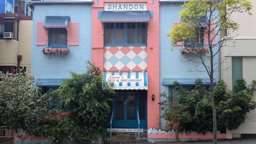 Annies Shandon Inn