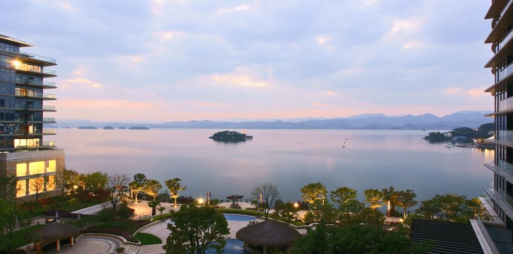 1000 Island Lake Greentown Resort Hotel
