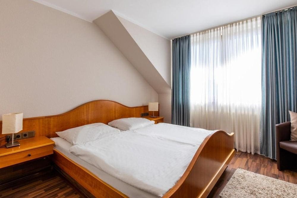 Hotel zum Dorfbrunnen - Bornheim, ihr Aufenthalt zwischen Köln & Bonn 3