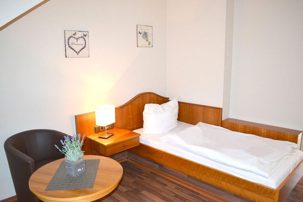 Hotel zum Dorfbrunnen - Bornheim, ihr Aufenthalt zwischen Köln & Bonn 4
