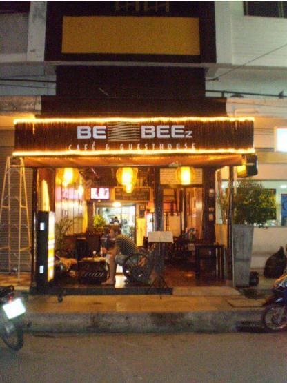Be Beez Cafe y Guest House