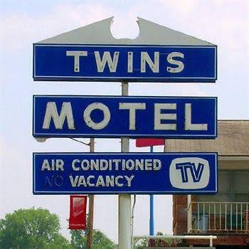 Twins Motel Strasburg
