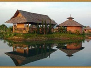 Baandin Laguna Clay Cottage Resort