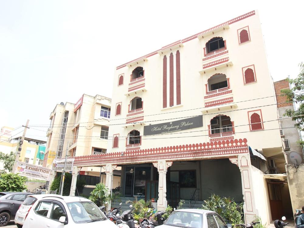 OYO 12115 Hotel Raghuraj Palace